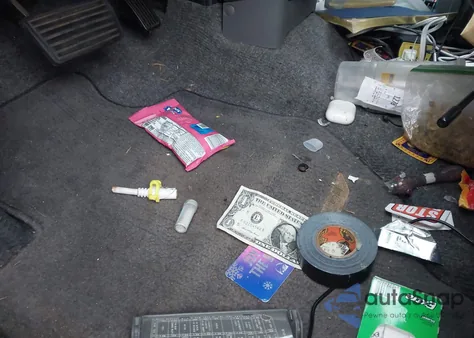 1998 Honda Cr-V Lx z USA, uszkodzony, nr VIN JHLRD2845WC005462